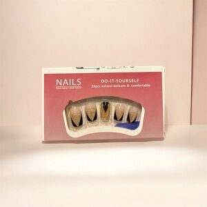 💅🏽 Press-On Nails Set | Black & Gold Design
